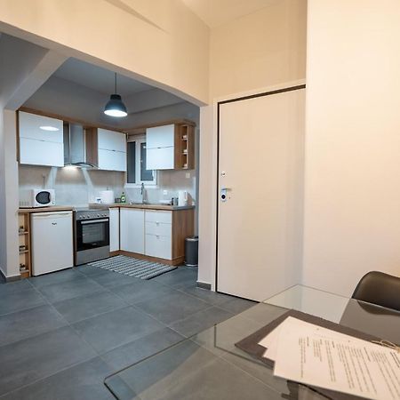 Athens center 2 bedrooms 4 pers apartment. Buitenkant foto