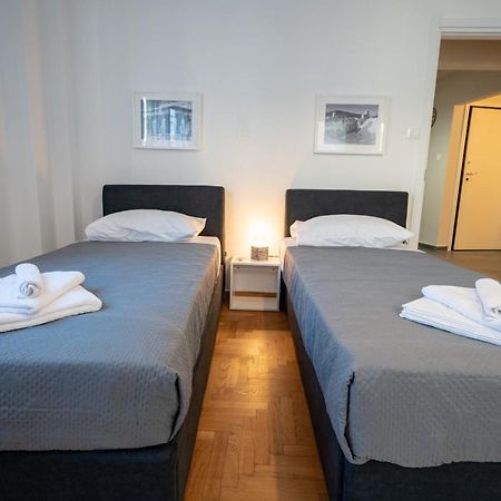 Athens center 2 bedrooms 4 pers apartment. Buitenkant foto