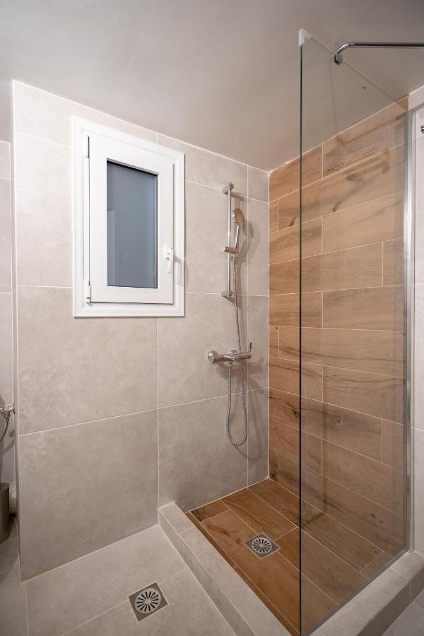 Athens center 2 bedrooms 4 pers apartment. Buitenkant foto