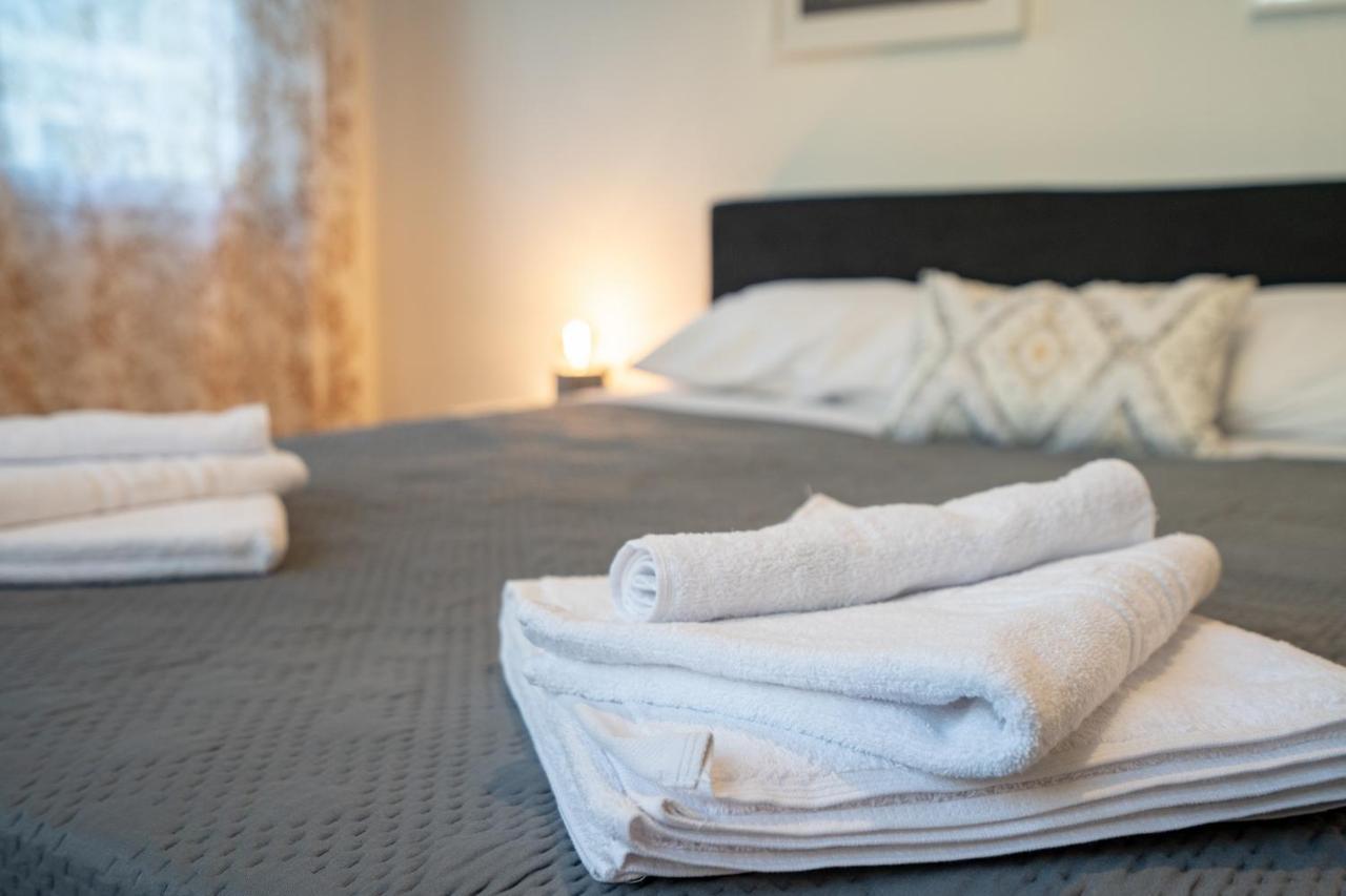 Athens center 2 bedrooms 4 pers apartment. Buitenkant foto