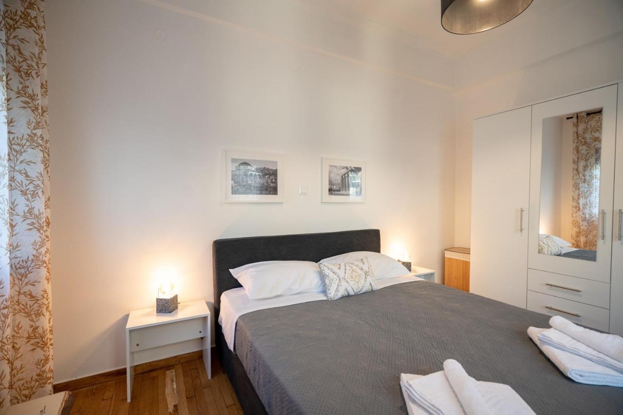 Athens center 2 bedrooms 4 pers apartment. Buitenkant foto