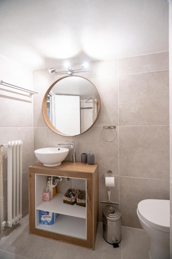 Athens center 2 bedrooms 4 pers apartment. Buitenkant foto